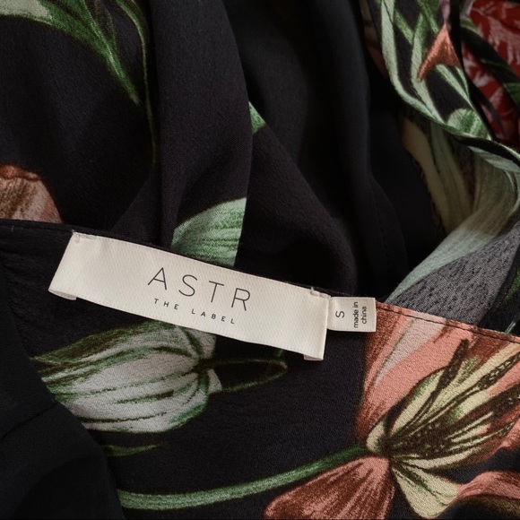 ASTR The Label Luciana Floral Wrap Dress - Picture 13 of 15
